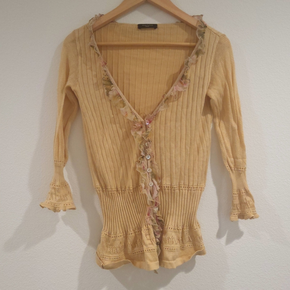 Sonia Fortuna Italy knit sweater with a floral lace accent in tan color sz M